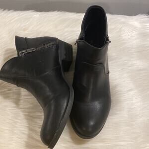 NWT Sun Stone Abby Double Zip Booties Black 6M